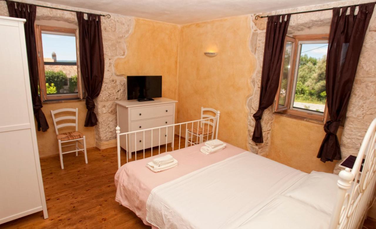 Villa Lauriana Diminici Bagian luar foto